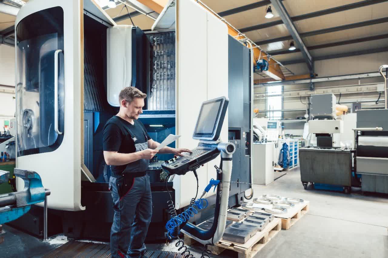 اپراتور CNC فلز کیست و چه وظایفی دارد؟